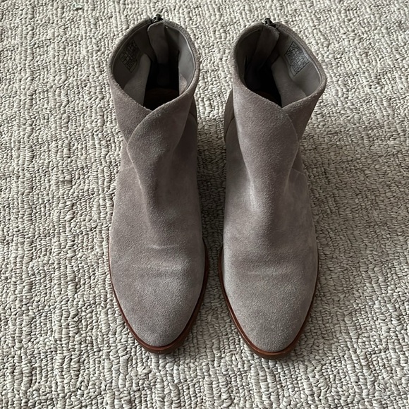 Soludos Venetian Bootie in Taupe Gray Suede Size 7 - Picture 4 of 11